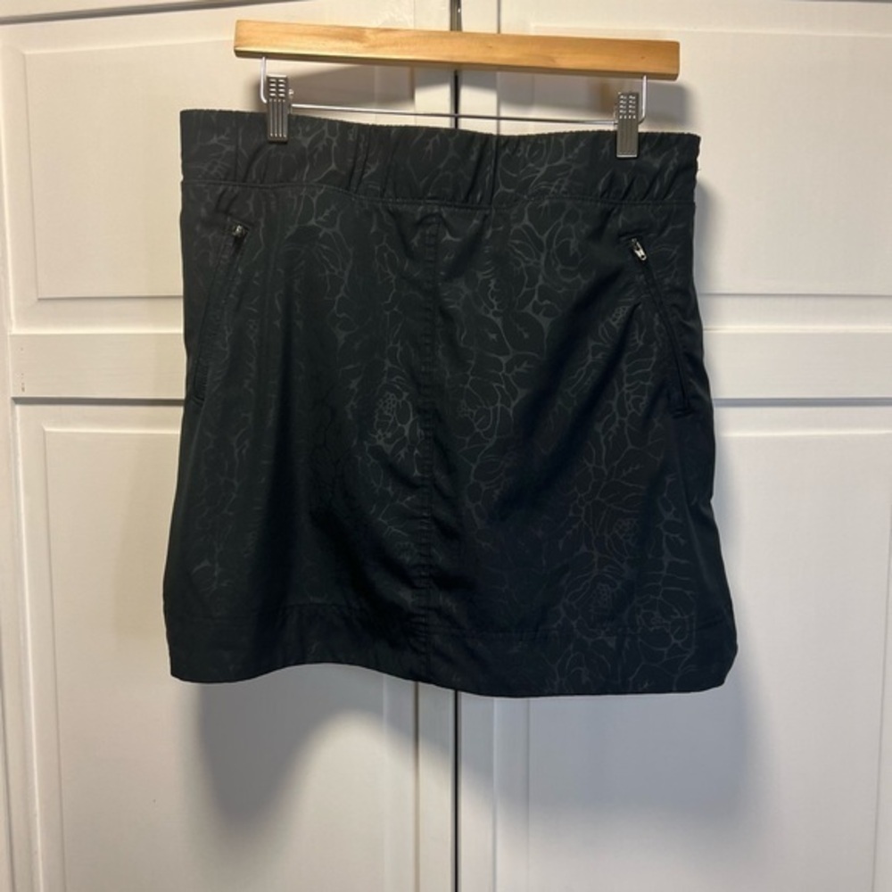 Orvis Black Rose Floral Skort Size Women’s Large